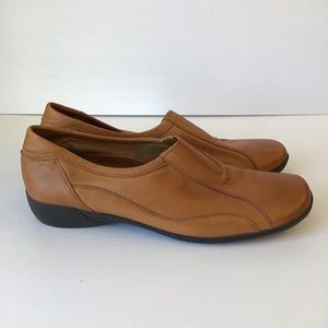 SRO: Tan cognac color leather slip on loafers flats size 10.